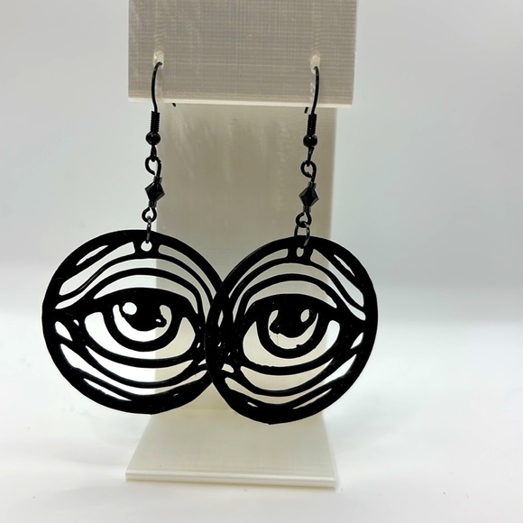 Eye Earrings - Picture 4 of 6